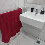 Charming Townhouse - Steps From Waterfront بيت للعطل مرسلوك