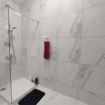 Charming Townhouse - Steps From Waterfront بيت للعطل مرسلوك