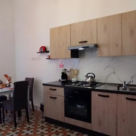 Charming Townhouse - Steps From Waterfront Feriehus