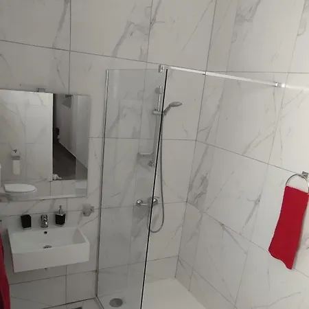 別荘 Charming Townhouse - Steps From Waterfront *