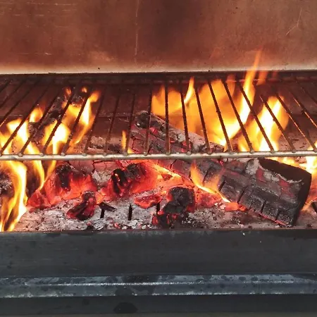 Дом отдыха Charming Townhouse - Steps From Waterfront Марсашлокк