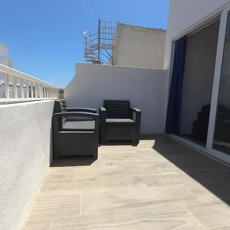 Charming Townhouse - Steps From Waterfront