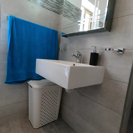 Charming Townhouse - Steps From Waterfront