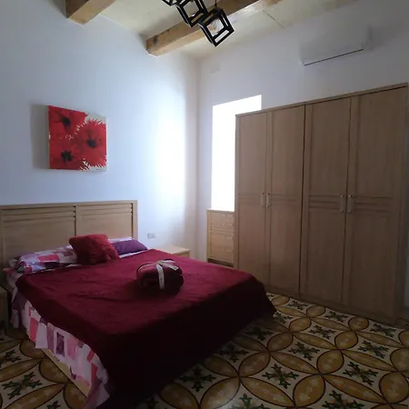 Charming Townhouse - Steps From Waterfront 別荘 *