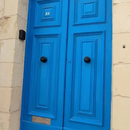 Charming Townhouse - Steps From Waterfront *