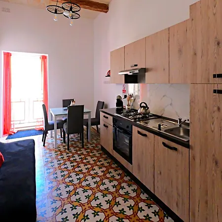 Charming Townhouse - Steps From Waterfront * Марсашлокк