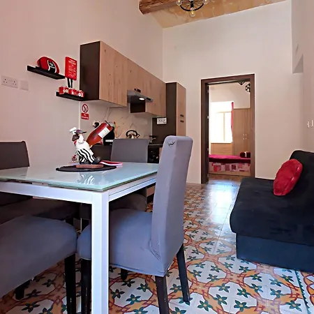 Charming Townhouse - Steps From Waterfront