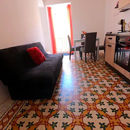 Charming Townhouse - Steps From Waterfront