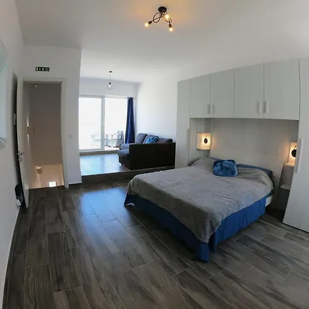 Charming Townhouse - Steps From Waterfront *