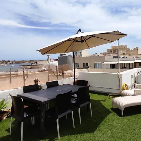 Charming Townhouse - Steps From Waterfront Дом отдыха Марсашлокк