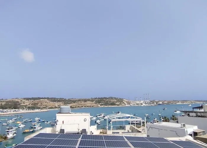 Case de vacanță Charming Townhouse - Steps From Waterfront Marsaxlokk