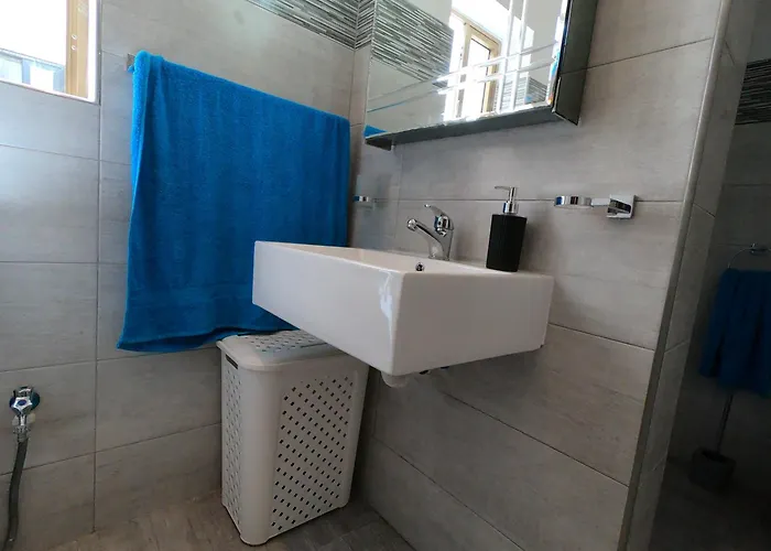 Charming Townhouse - Steps From Waterfront