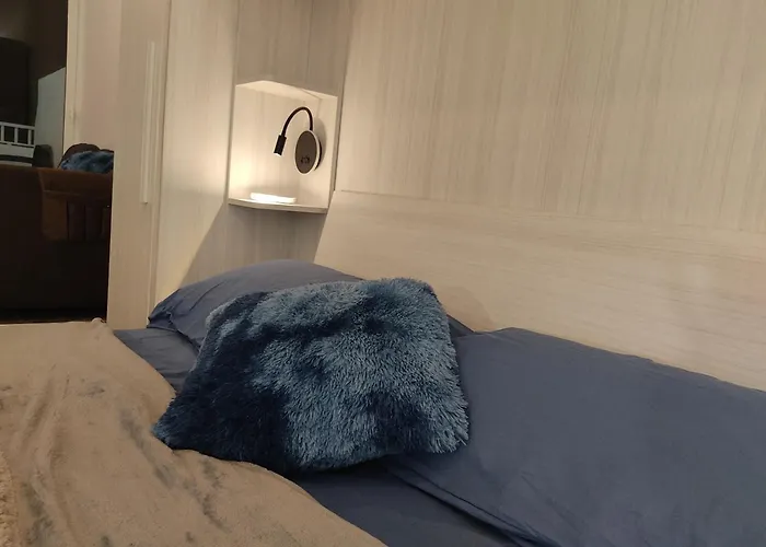 Charming Townhouse - Steps From Waterfront *