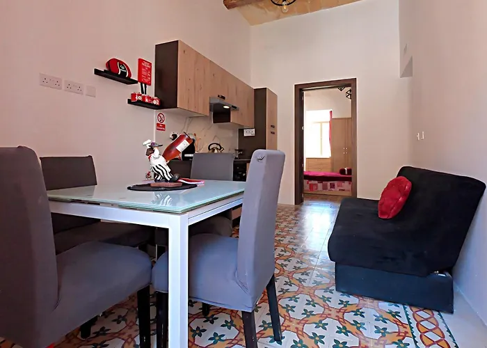 Charming Townhouse - Steps From Waterfront