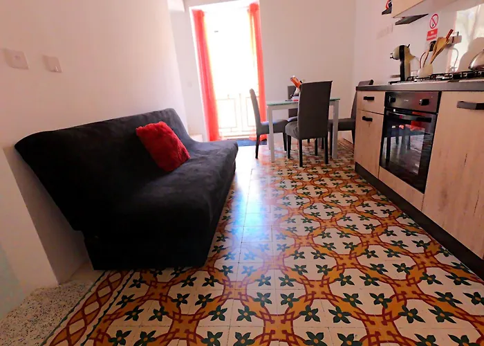 Charming Townhouse - Steps From Waterfront