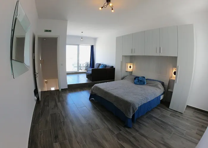 Charming Townhouse - Steps From Waterfront *